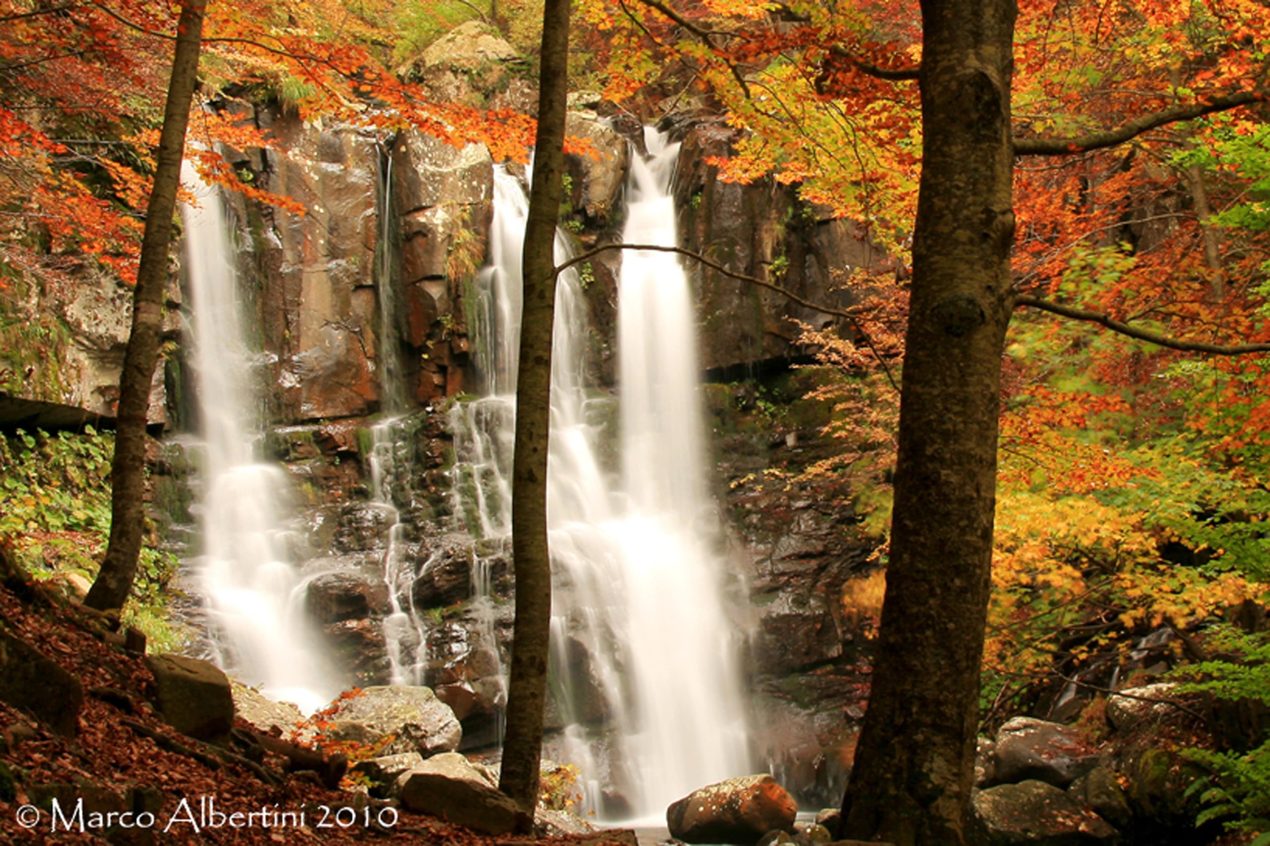 FOLIAGE ALLE CASCATE DEL DARDAGNA: UN VIAGGIO TRA I COLORI DELL’AUTUNNO  DOMENICA 26 OTTOBRE